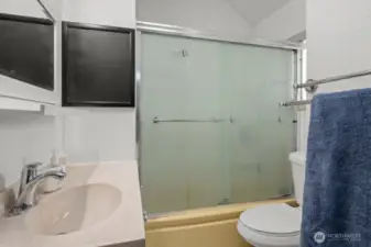 Full bathroon