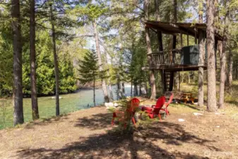 Treehouse & Riverside Gathering Spot  A whimsical treehouse overlooks the Methow River, with Adirondack chairs waiting for s’mores and stories under the pines. This rare riverfront setting blends fun, charm, and true Mazama magic.
