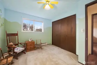 Main House: Generous size guest bedroom with large closet