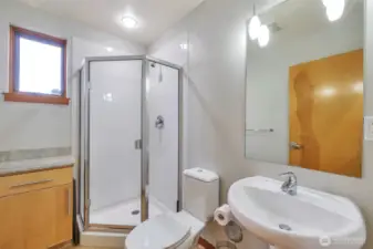 3/4 bath on entry level.