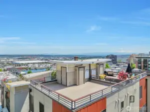 Great views of the Thea Foss, city and Mt Rainier from your rooftop deck.