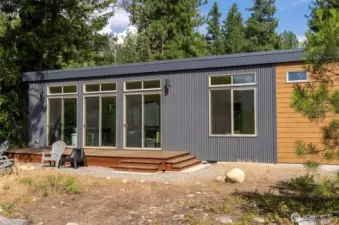 Modern Prefab Living in Mazama Meadows—stylish 2BD/2BA Ideabox nestled on 0.5 acres with direct Methow Trails access and serene forest setting.