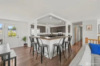 Eating bar in the kitchen