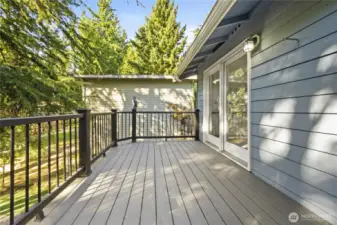 Large deck for outside entertaining