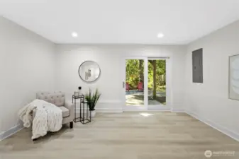 Plenty of office space in Bonus room