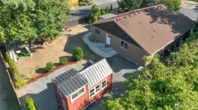 A spacious corner lot! Rambler + studio!