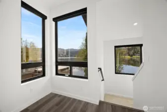 There is a resting or play area at the top of the stairway that also has the stunning lake views.