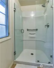 Primary bath w/ walk-in shower