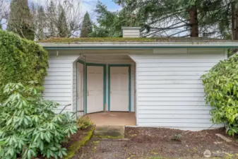 Hobby shed and perfect storage space for lawn equipment.