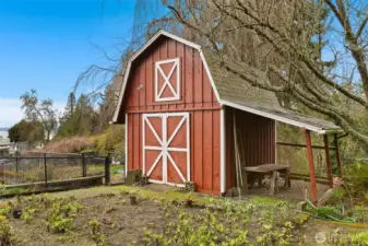 Great storage area and work space in this much-loved, trusty barn.