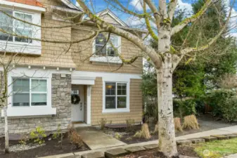 Welcome home to your Lake Boren end unit townhome!