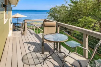 Large guest apt trex deck only steps away from the beach