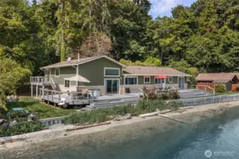 Waterfront Retreat on Vashon’s Most Private Beach