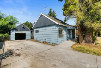 Detached garage and large driveway