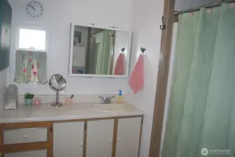 Full bath, close to 2 bedrooms