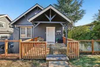 3 bedroom, 1 bedroom, 1 bedroom unit TRIPLEX