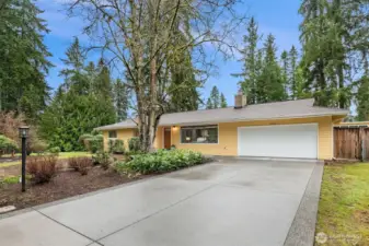 Welcome to one-level living in this cute home right by Cottage lake!