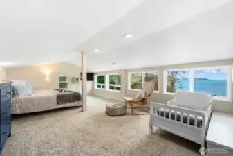 Large bedroom w/ views and wall mounted AC unit