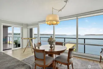 Wow! Imagine having your meals with this view.