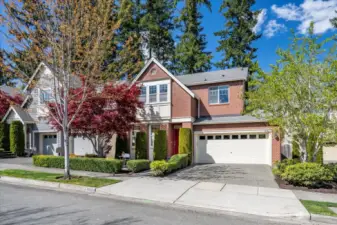 Welcome to famed Education Hill! This sun-drenced 3 Bedroom with Loft, 2.5 Baths and open-flowing floor plan is what you have been waiting for! Minutes to DT Redmond, shopping, dining, parks, trails, freeways. Welcome home.