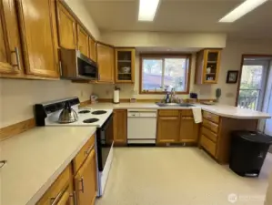 large spacioius kitchen