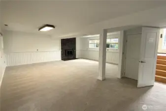 Large Bonus Space in Daylight Basement