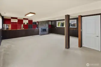 Large rec room for entertaining