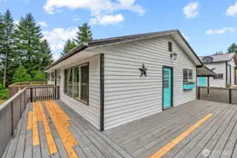 deck will be freshly painted 8/23