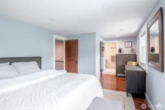 Primary has a walk-in closet & ensuite