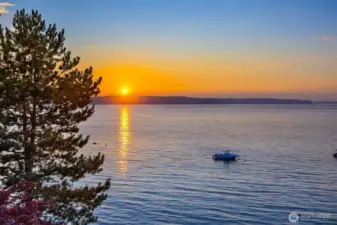 Here is one of the views you will become accustomed to living here. Across the way Vashon Island and the Olympics profiling in the horizon. Note that the Range is not showing here hidden behind a mystery of clouds.