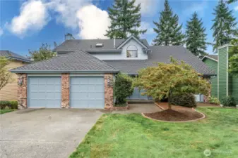 This beautiful 2 story home is located at 32338 11th Ave SW Federal Way WA 98023.  Notice the beautiful brick accents and 50 year Architectural roof.