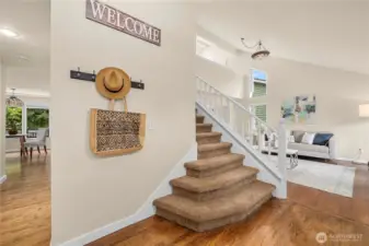 We are back to the entry now....let's go upstairs.