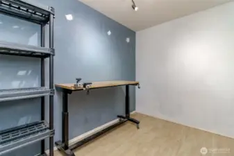 This room is just off the laundry room and has access to the back yard. Very flexible room. Could be a hobby room, Office, mud room, or extra storage