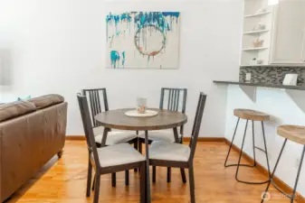 The dining area between the lving room and the kitchen.