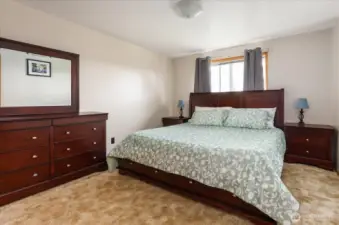 King sized bed. Wow!