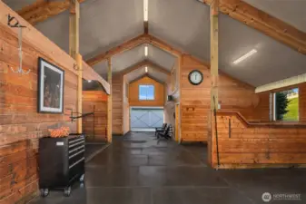 Main barn with xtra large crossties, heated tackroom, blanket room, wash rack and feed room