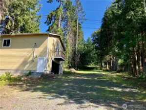Oversized double garage, with ~750 unfinished sqft upstairs for potential gym/artist loft/workshop...