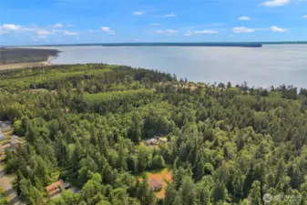 Arial view to show proximity to the water