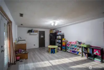 2nd kitchen downstairs. Possbile in house day care opportunity?