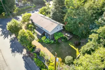 Conveniently located near Sehome Village, Lake Padden, downtown and Fairhaven