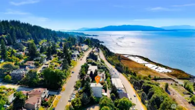 Centrally located between Fairhaven and Downtown Bellingham, you will find all the joys Bellingham has to offer within walking distance