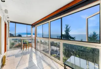 180 degree views of Bellingham Bay from the enclosed sunroom off the main living area, giving you ultimate entertainment space and enjoyment all year.