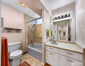 Full guest bath right outside second bedroom for convenience
