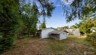 Outbuilding for extra storage - new roof