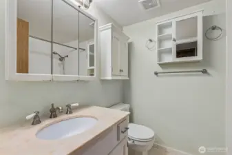 Full bath attached to primary