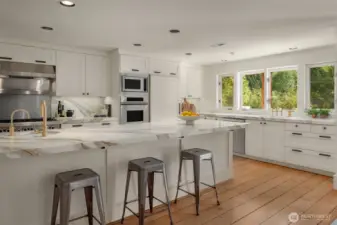 Marble, light, and a touch of gold — perfection in every detail.