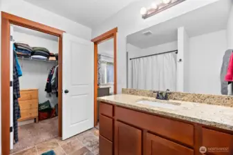 Primary bedroom bathroom