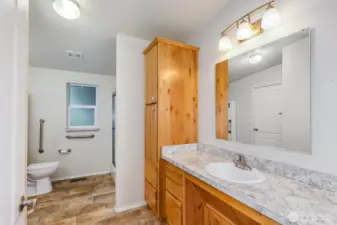 Spacious Bathroom in the ddu