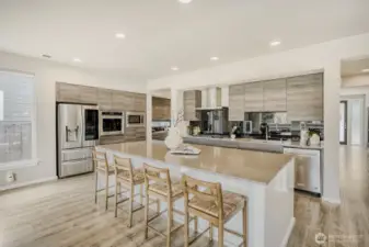 Statement Piece Quartz Island