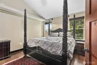 Primary bedroom wih ensuite